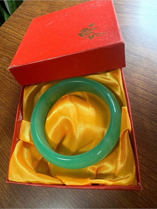 Jewelry - Green Apple Jade-Look Bangle Bracelet